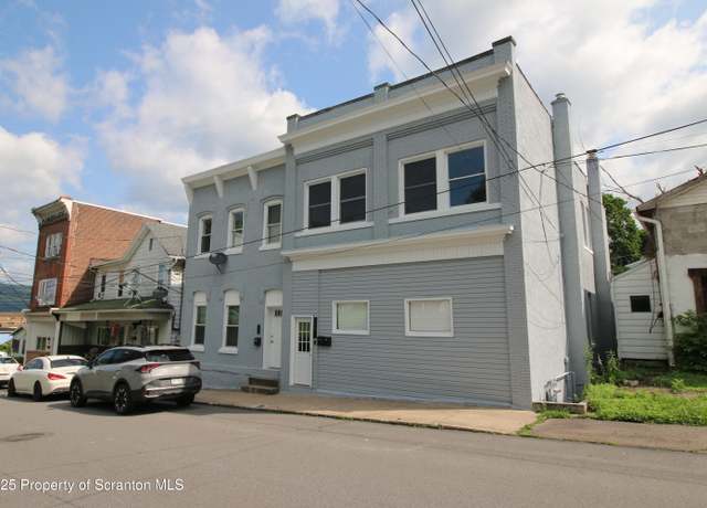 Property at 28 E Columbus Ave, Pittston, PA 18640, 8 beds, 3 baths