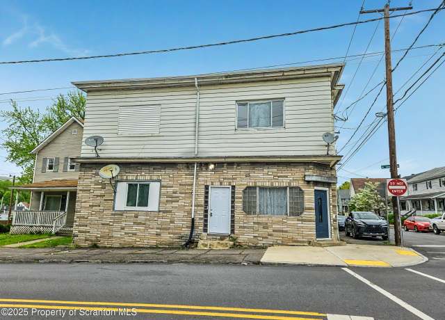 Property at 400 W Market St, Scranton, PA 18508, 8 beds, 4 baths