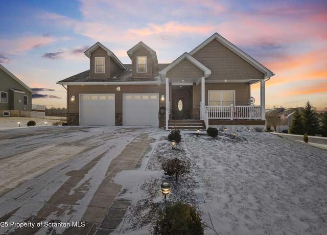 Property at 251 Mountainview Dr, Jefferson Twp, PA 18436, 4 beds, 3 baths