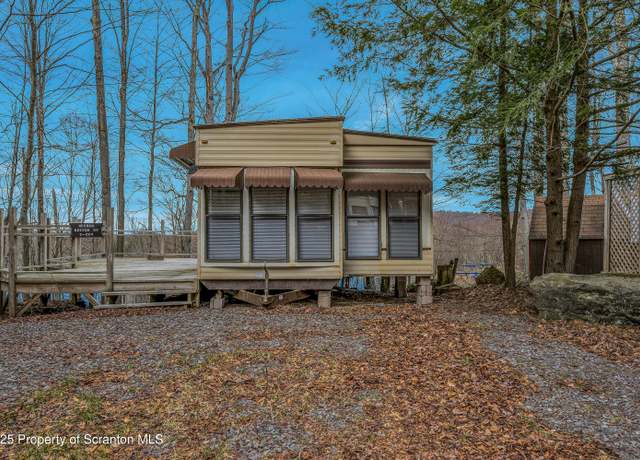 Property at 264 Thoroughbred Ter E, Covington Twp, PA 18424