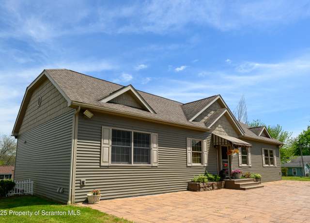 Property at 240 Sunset Ave, Greenfield Twp, PA 18407, 3 beds, 3 baths