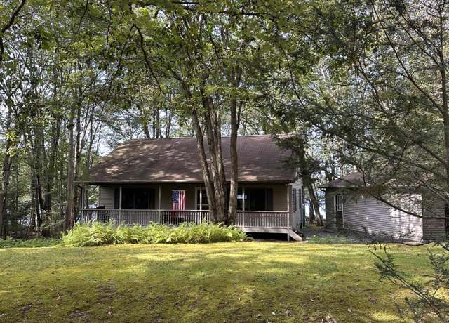 Property at 1172 Lexington Ave, Pocono Summit, PA 18346, 2 beds, 1 bath