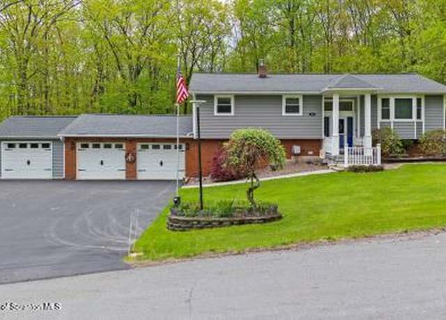 Property at 210 Willow Dr, Jefferson Twp, PA 18436, 4 beds, 2 baths