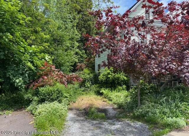 Property at 214 William St, Scranton, PA 18508, 4 beds, 1 bath