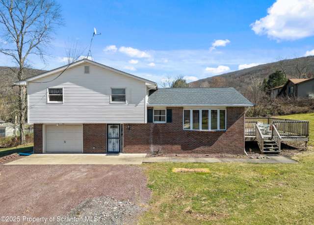 Property at 13 Frazier Ln, Scott Twp, PA 18447, 3 beds, 1.5 baths