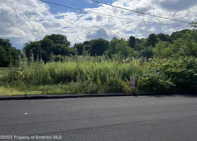 Property at 1008 Lucas Dr, Blakely, PA 18447