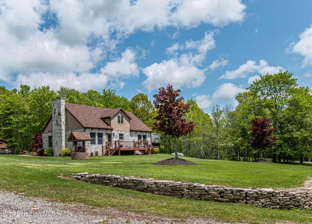Property at 5955 State Route 247, Clifford Twp, PA 18421, 3 beds, 3.5 baths