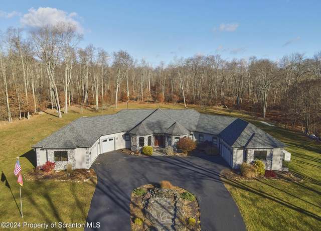 Property at 31 Holly Ln, Gouldsboro, PA 18424, 6 beds, 4 baths