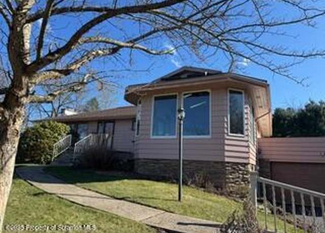 Property at 208 Carnation Dr, Clarks Summit, PA 18411, 3 beds, 2.5 baths
