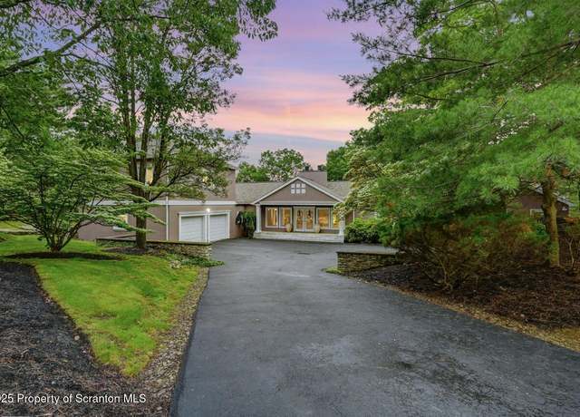 Property at 119 Glenmaura Dr, Moosic, PA 18507, 4 beds, 3.5 baths