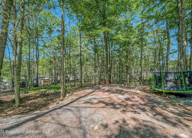 Property at 136 Carousel Ct, Covington Twp, PA 18424