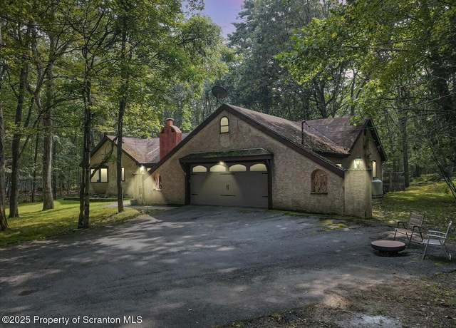 Property at 7 Norman Dr, East Stroudsburg, PA 18302, 4 beds, 3 baths