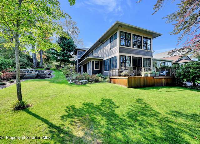 Property at 134 Sunset Ave, Greenfield Twp, PA 18407, 6 beds, 5 baths