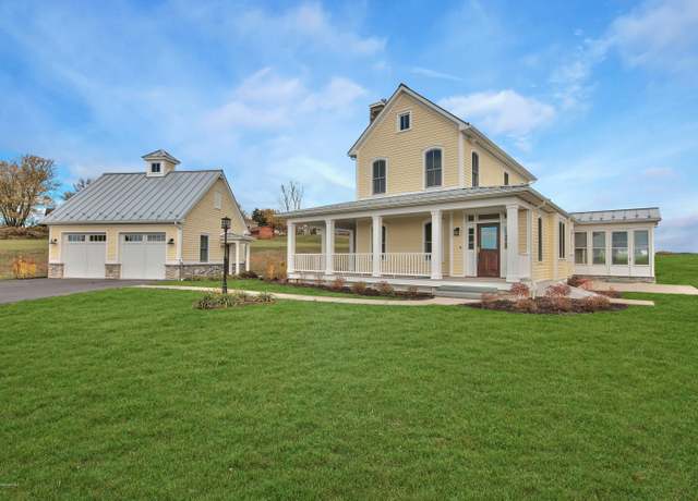 Property at 2403 Hickory Ln, Clarks Summit, PA 18411, 3 beds, 2.5 baths