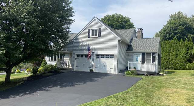 Photo of 157 Edgewood Dr E, South Abington Twp, PA 18411