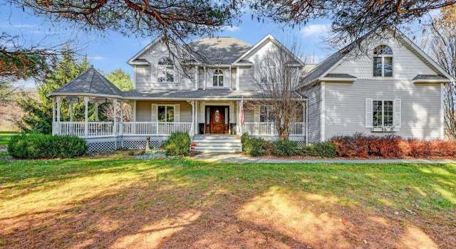 Photo of 102 Waverly Rd, Waverly Twp, PA 18414