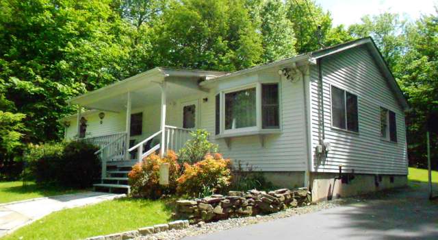 Photo of 102 Maple Cir, Greentown, PA 18426
