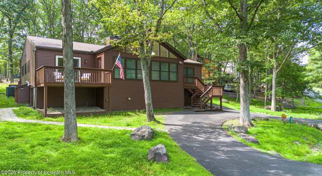 Photo of 257 Somerset Dr, East Stroudsburg, PA 18301