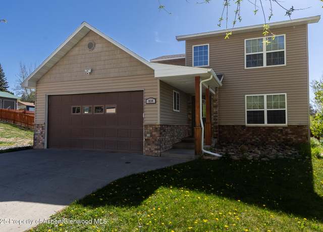 Property at 830 10th St, Meeker, CO 81641, 4 beds, 2.5 baths