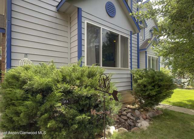 Property at 1207 Mountain Dr, Glenwood Springs, CO 81601, 4 beds, 3.5 baths