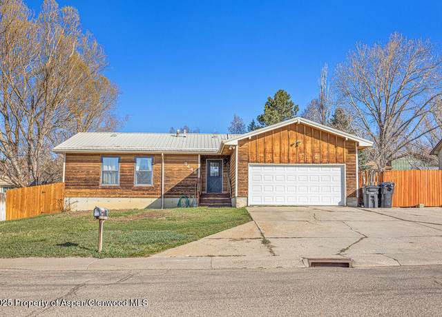 Property at 3445 Ridgeview Rd, Craig, CO 81625, 4 beds, 2.5 baths