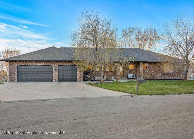 Property at 836 Villa View Dr, Craig, CO 81625, 6 beds, 3.5 baths