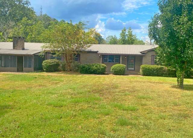 Property at 219 Main St, Walnut Grove, MS 39189, 4 beds, 3 baths