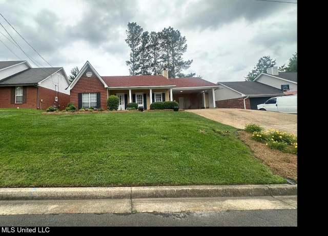 Property at 713 Hawthorn Green Dr, Ridgeland, MS 39157, 3 beds, 2 baths