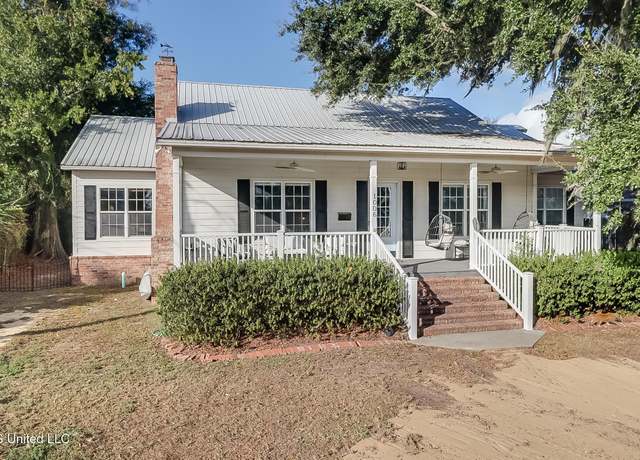 Property at 1006 Beach Blvd, Biloxi, MS 39530, 3 beds, 2.5 baths
