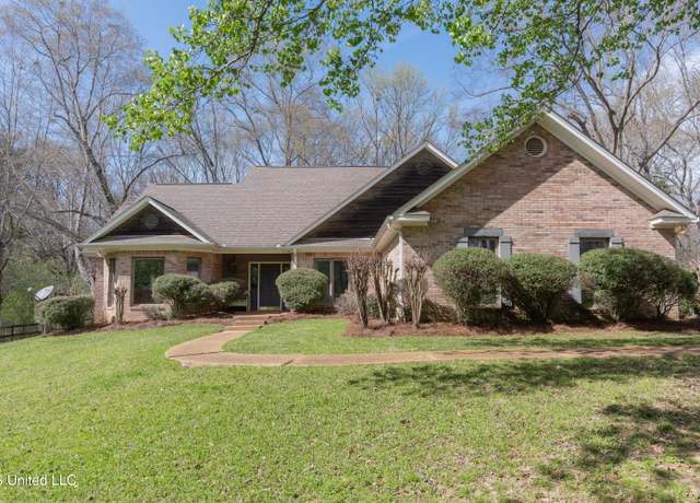 Property at 224 Chestnut Dr, Clinton, MS 39056, 3 beds, 2 baths