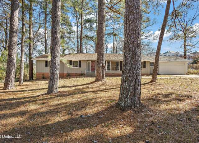 Property at 5726 Fernwood Dr, Jackson, MS 39206, 3 beds, 2.5 baths