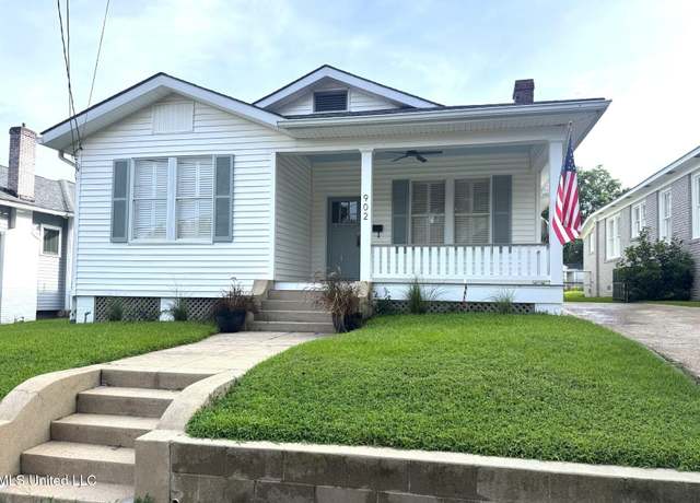 Property at 902 Washington St, Natchez, MS 39120, 3 beds, 2 baths