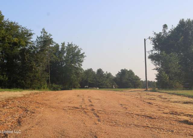 Property at 90 Bull Horn Dr, Como, MS 38619