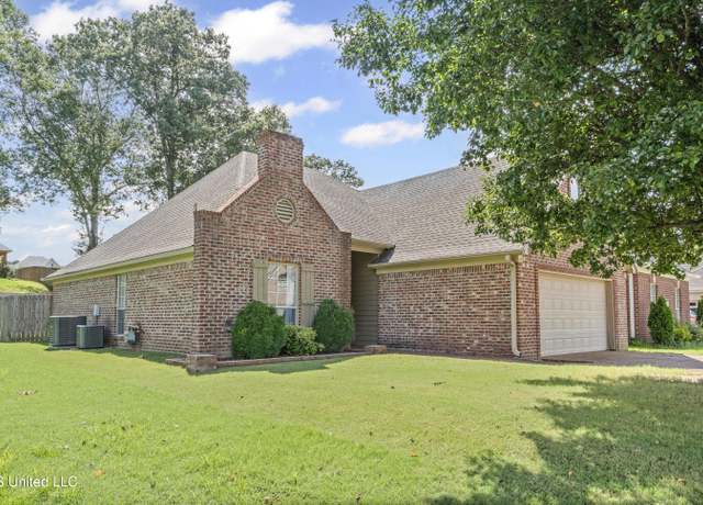 Property at 4909 Graham Lake Dr, Olive Branch, MS 38654, 4 beds, 2 baths