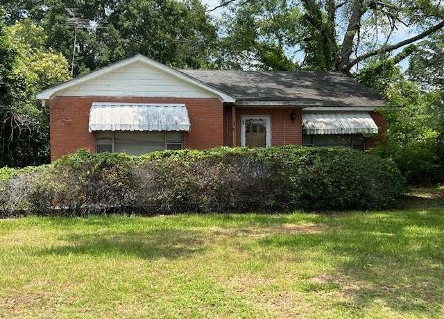Property at 241 E Walnut St, Gloster, MS 39638, 3 beds, 1 bath