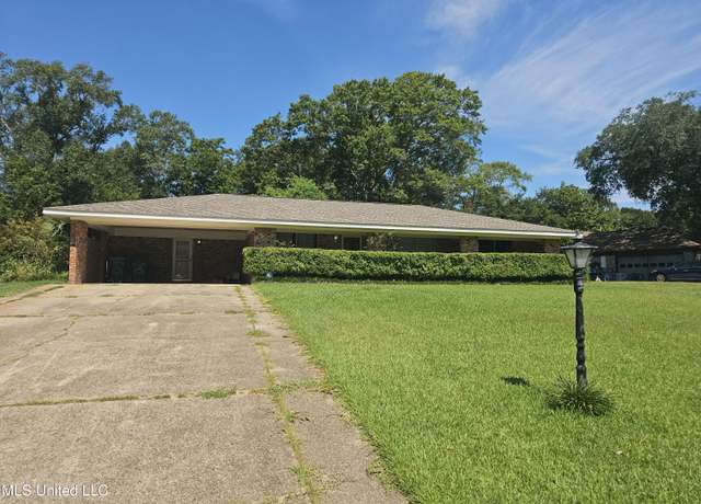 Property at 11391 Pine Dr, Gulfport, MS 39503, 3 beds, 2 baths