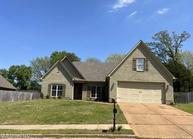 Property at 1390 E Lake Front Dr, Hernando, MS 38632, 3 beds, 2 baths
