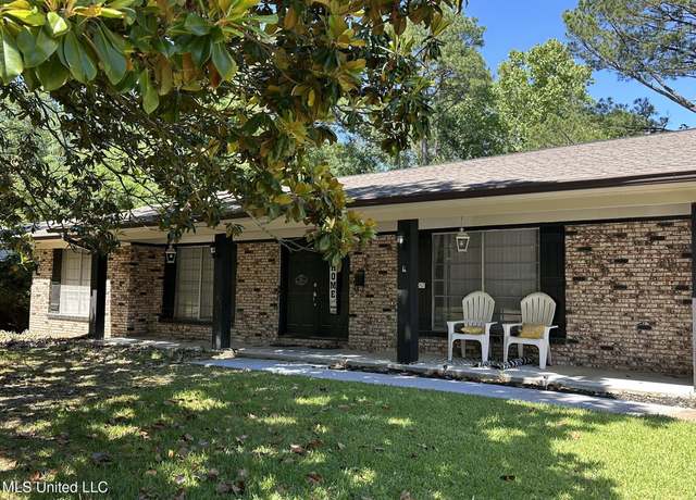 Property at 1052 Briarfield Rd, Jackson, MS 39211, 3 beds, 2 baths