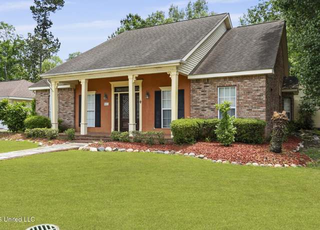 Property at 8421 Makiki Dr, Diamondhead, MS 39525, 3 beds, 2.5 baths