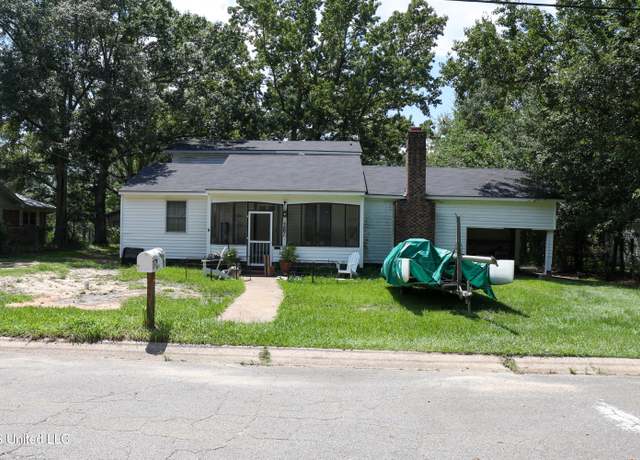 Property at 4861 Devon St, Moss Point, MS 39563, 3 beds, 2.5 baths