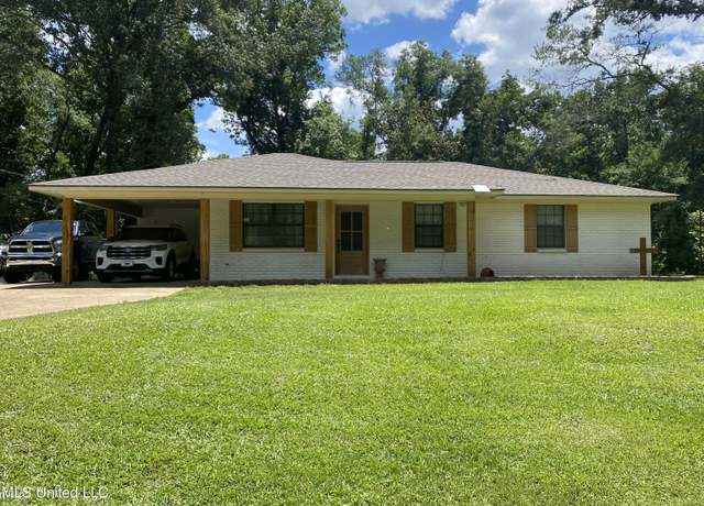 Property at 64 Ogden Rd, Natchez, MS 39120, 3 beds, 2 baths