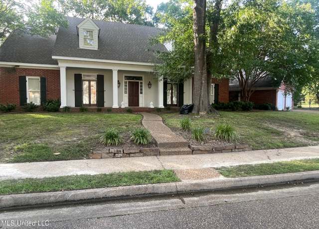 Property at 5145 Canton Heights Dr, Jackson, MS 39211, 4 beds, 4.5 baths