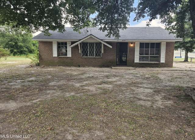 Property at 1019 Newsome Avenue Ave, Cleveland, MS 38732, 5 beds, 2 baths