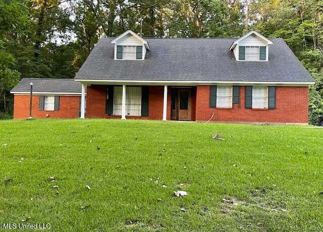 Property at 200 Dunbarton Dr, Natchez, MS 39120, 4 beds, 3 baths