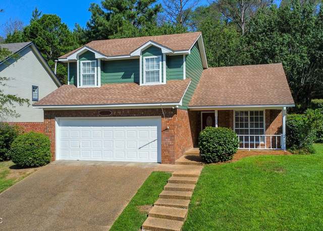 Property at 303 Huntington Hills Dr, Clinton, MS 39056, 3 beds, 2.5 baths