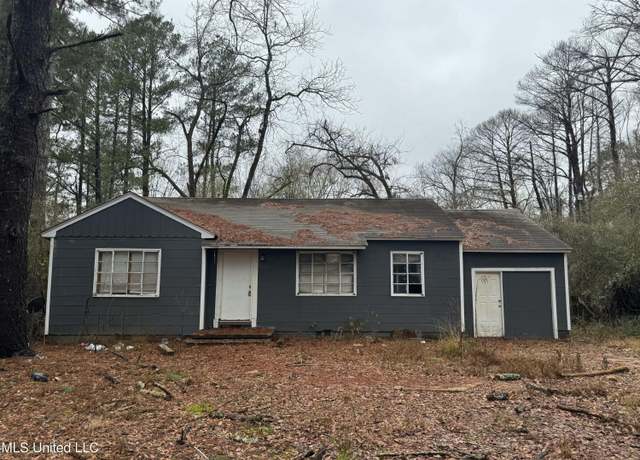 Property at 3015 Woodbine St, Jackson, MS 39212, 3 beds, 1 bath