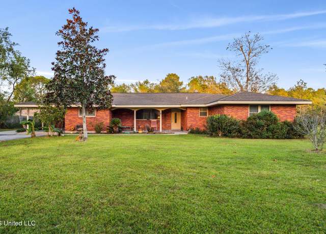 Property at 606 Waveland Ave, Waveland, MS 39576, 3 beds, 1 bath