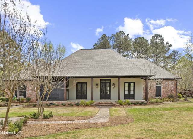 Property at 128 Summer Lake Dr, Ridgeland, MS 39157, 5 beds, 5 baths
