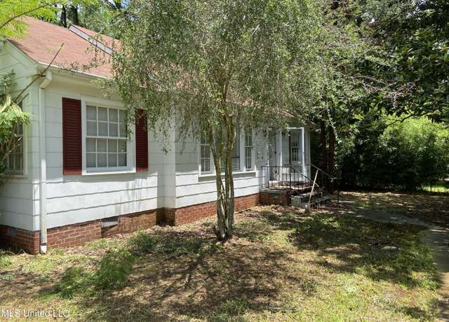 Property at 136 N Sunset Ter, Jackson, MS 39212, 2 beds, 1 bath