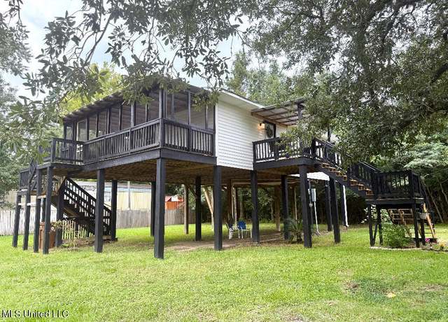 Property at 420 E North St, Pass Christian, MS 39571, 1 bed, 1.5 baths